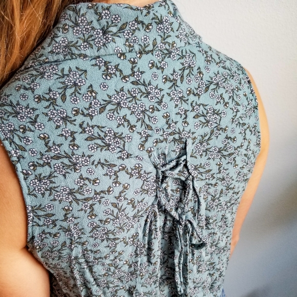 Green button up sleeveless shirt - Picture 4 of 5